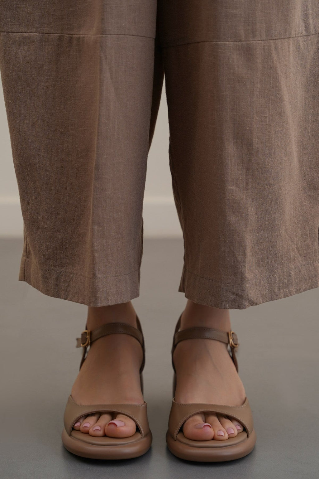 BEIGE GETAWAY MAMA SANDALS