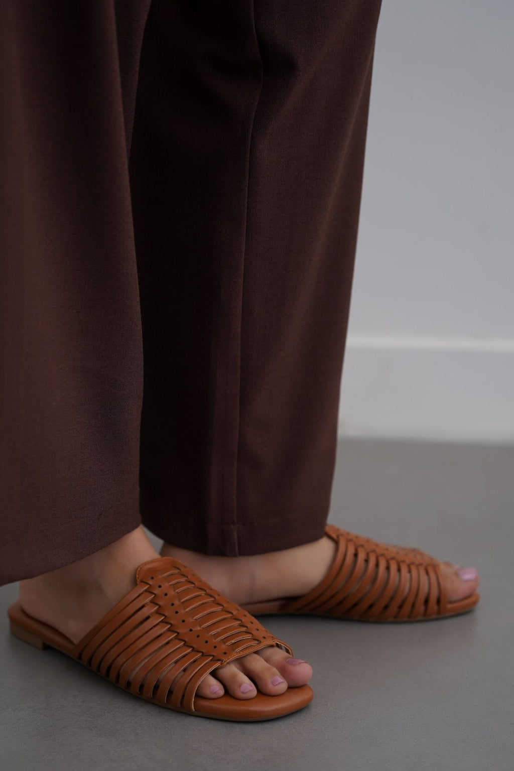 TAN TROPICAL WEAVE SLIDES