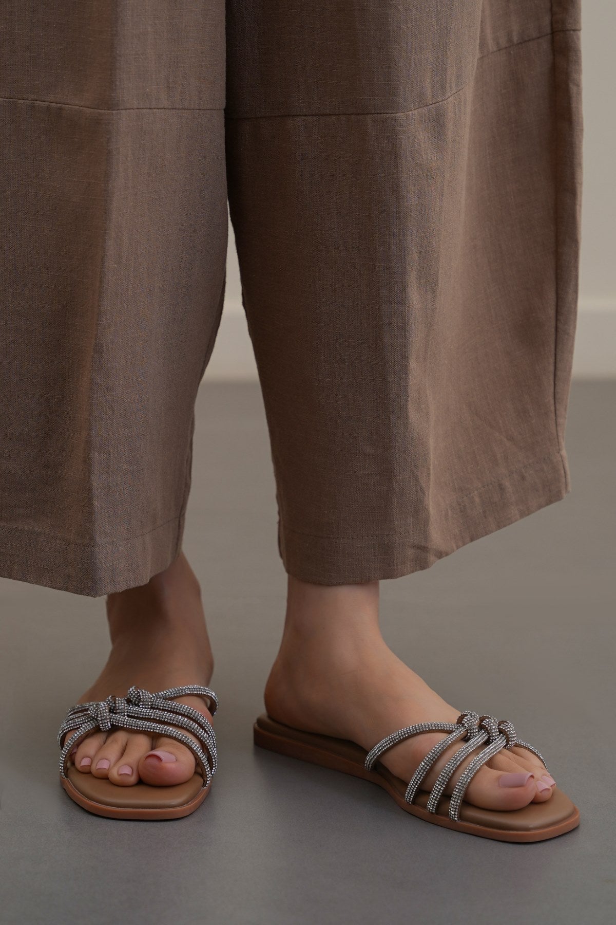 TAUPE CRYSTAL KNOT SLIDES