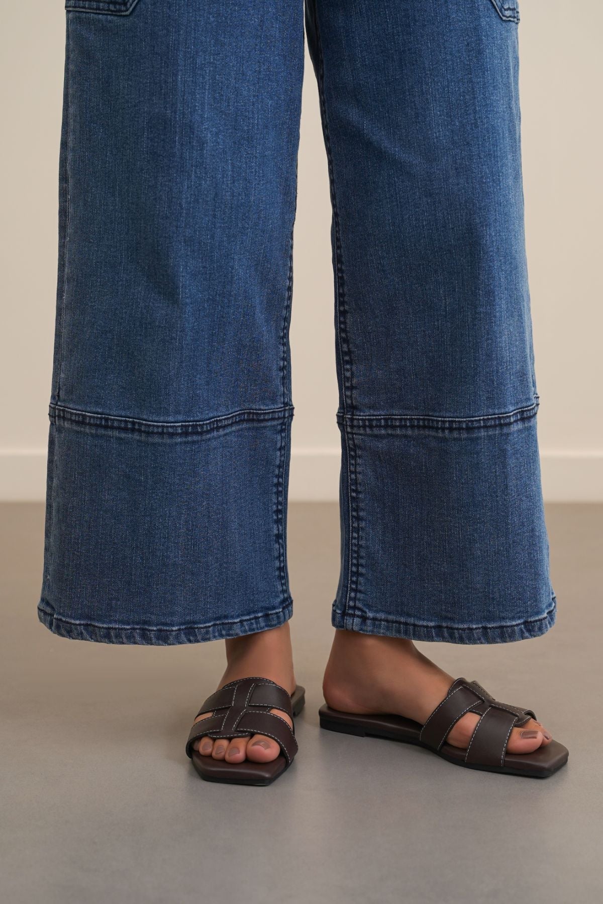 COFFEE CUSHIONED STITCH SLIDES