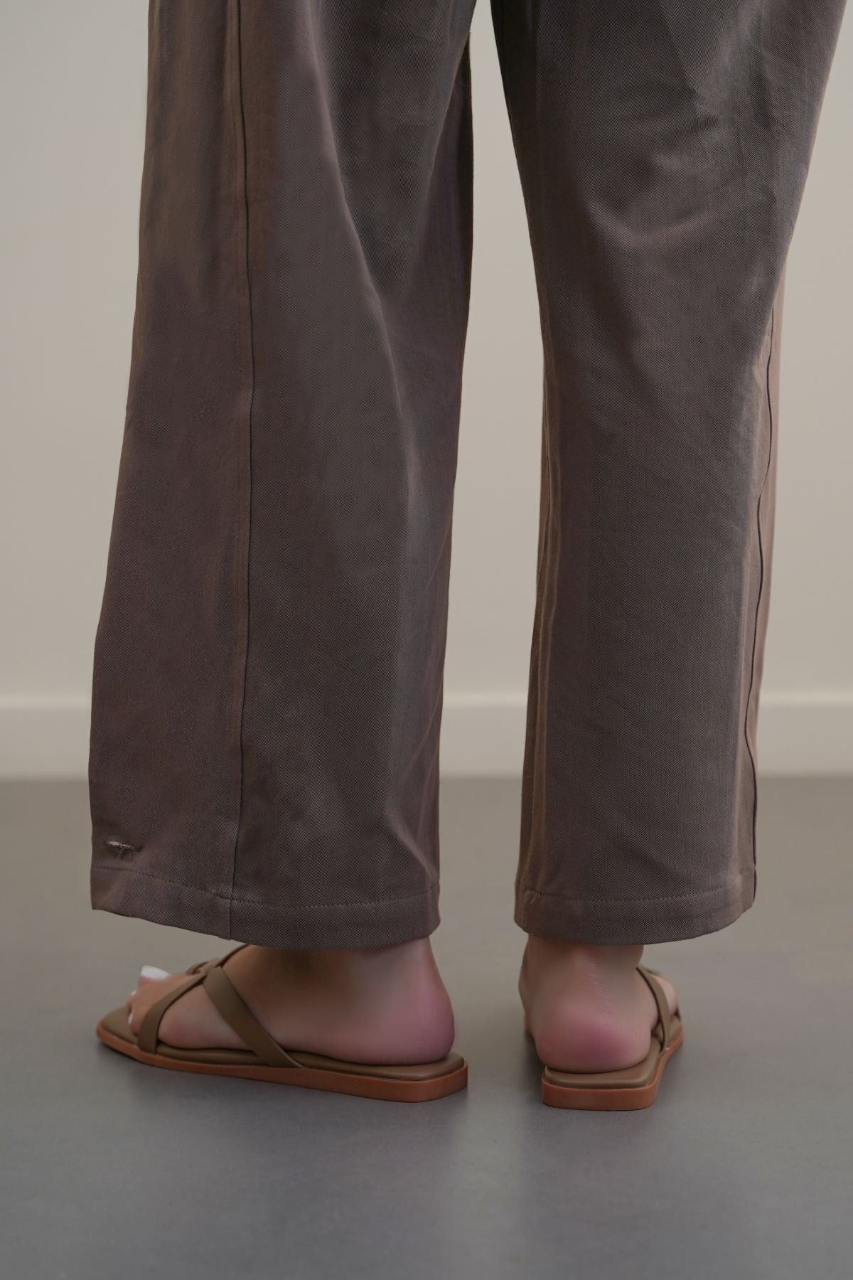 TAUPE RIO TOE SLIDES