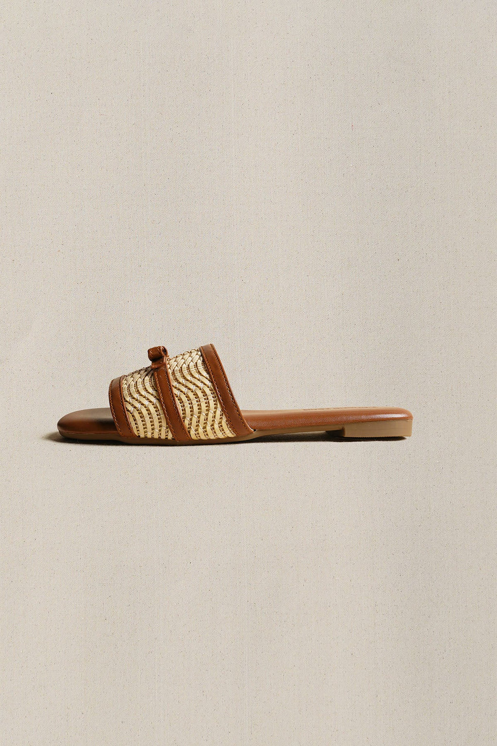 CAMEL KNOT AND WEAVE SLIDES