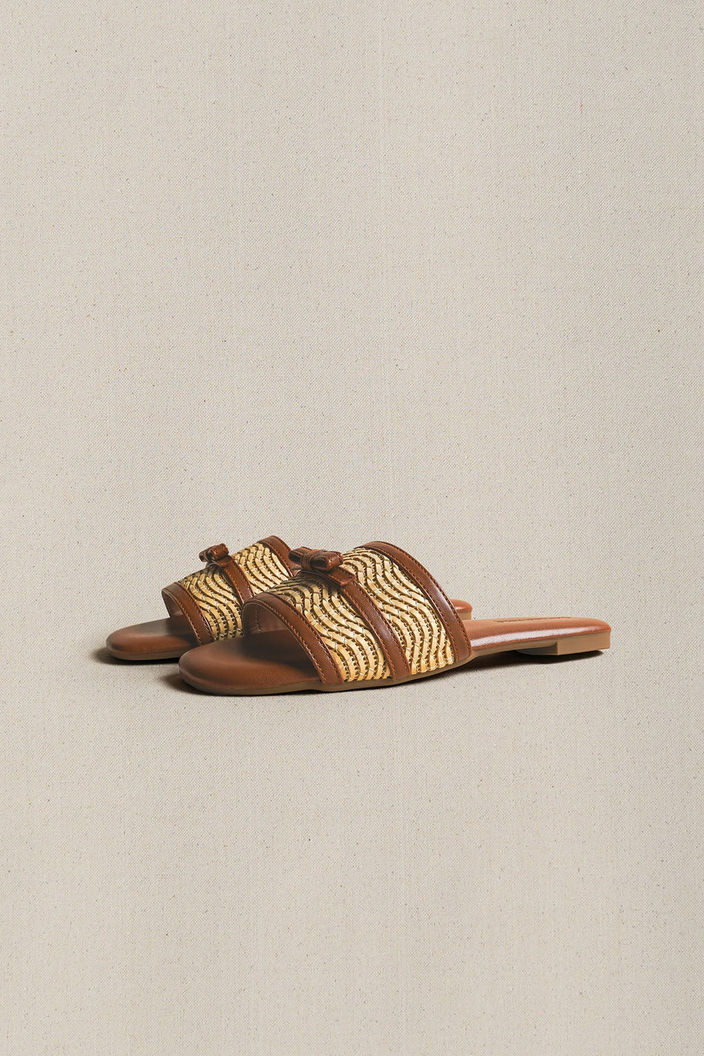 CAMEL KNOT AND WEAVE SLIDES