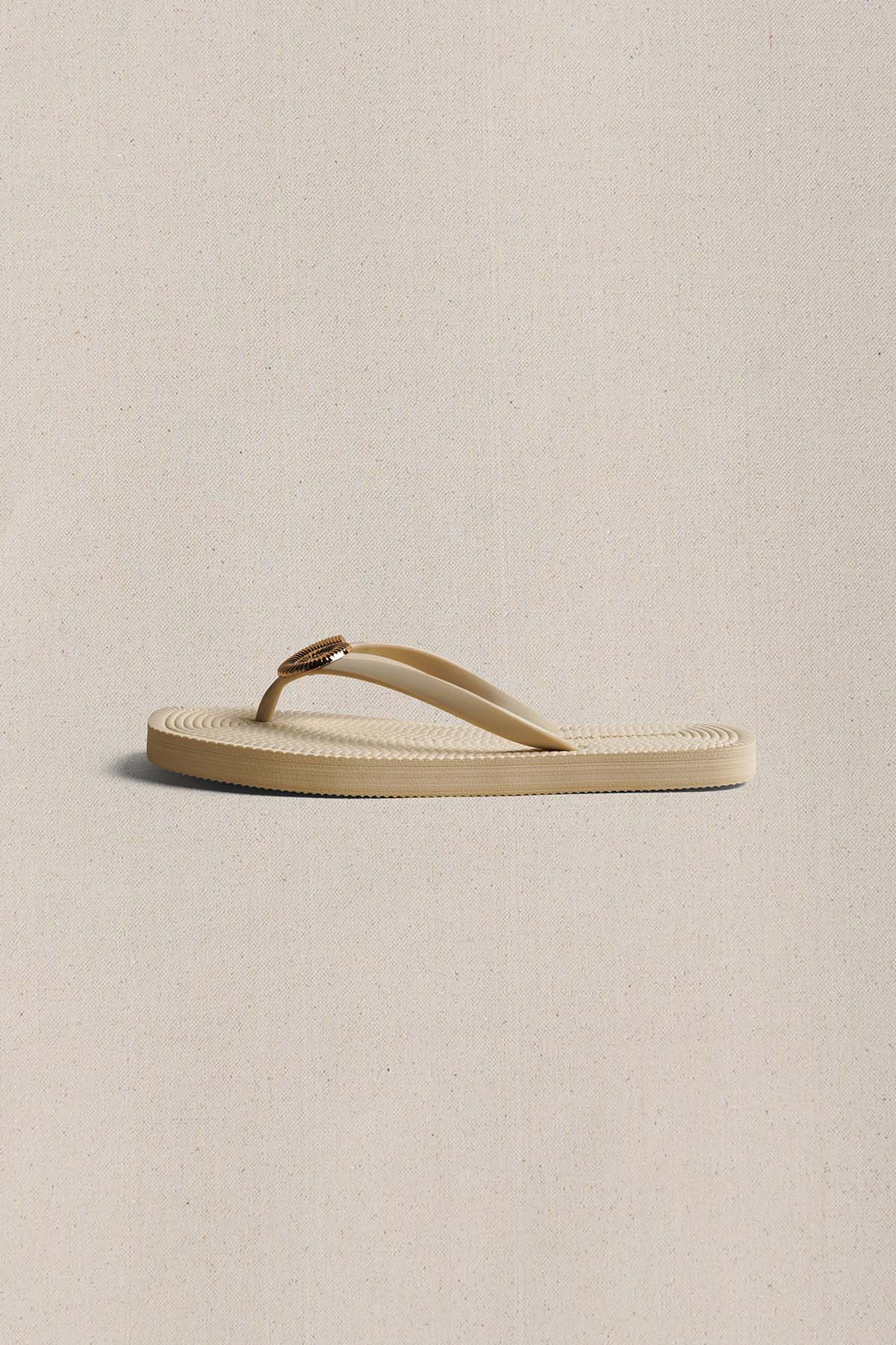 OFF WHITE SEASHELL SLIPPERS