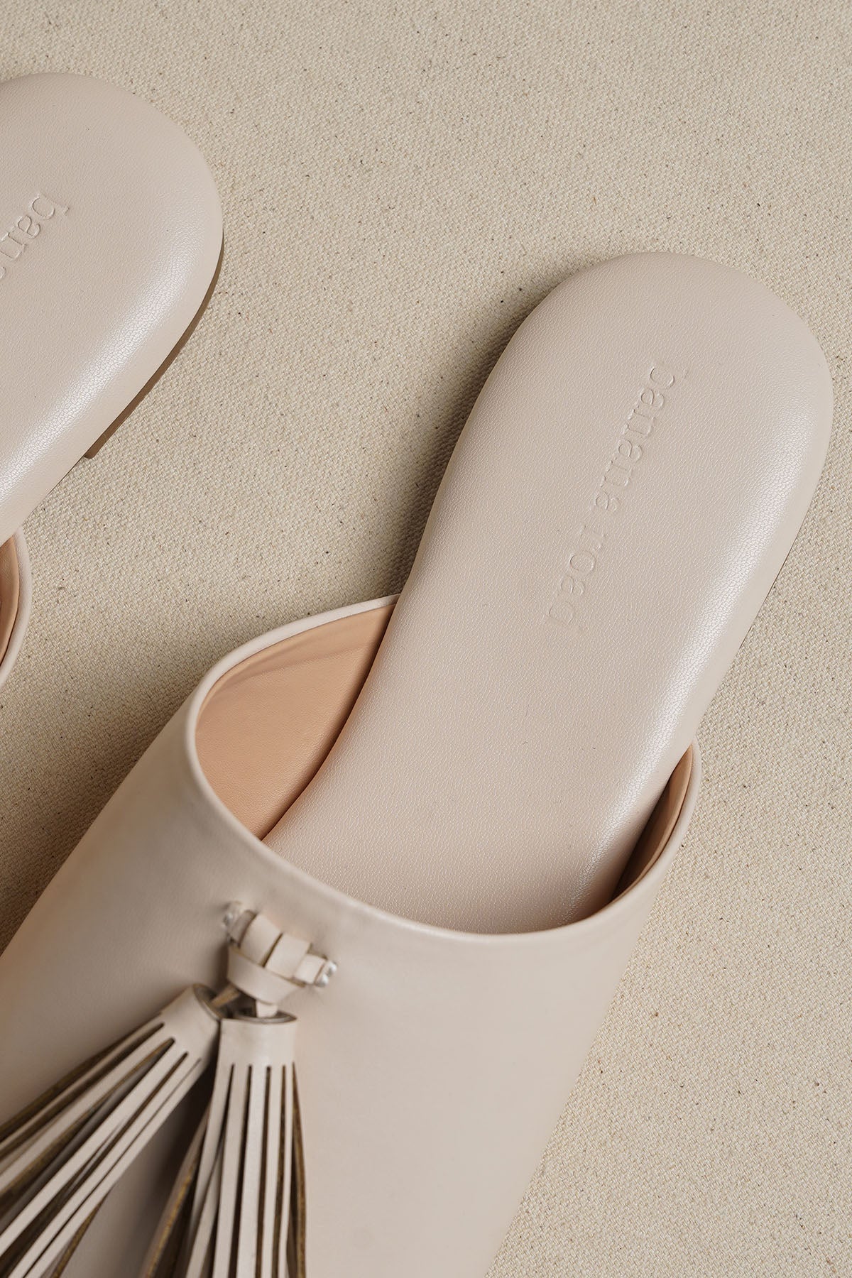 OFF WHITE TROPIC TASSEL SLIDES