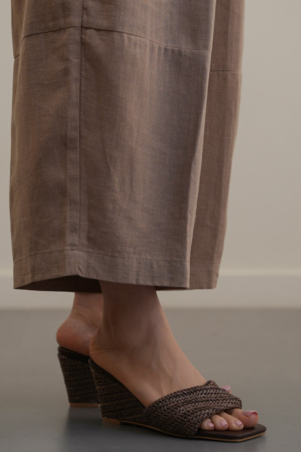 COFFEE ISLA WOVEN WEDGES