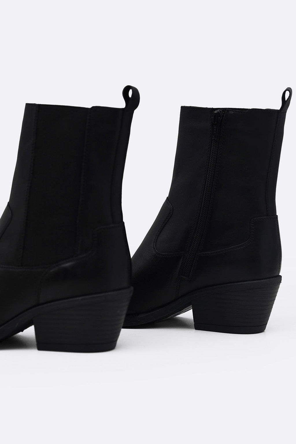 BLACK LEATHER WESTERN BOOTS