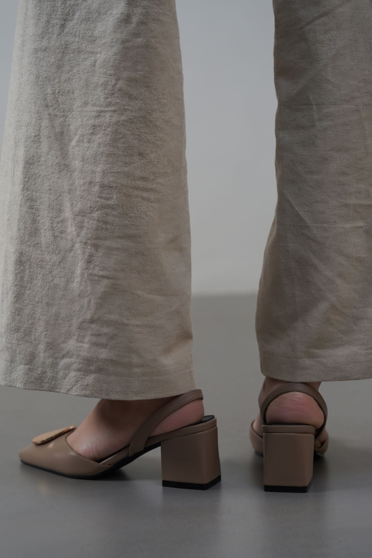 TAUPE SLINGBACK BLOCK HEELS