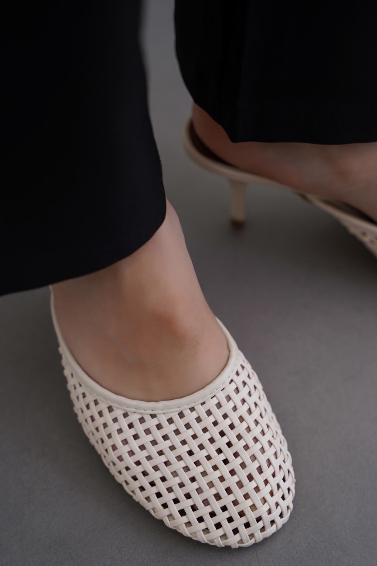 CREAM BALLET HEELS