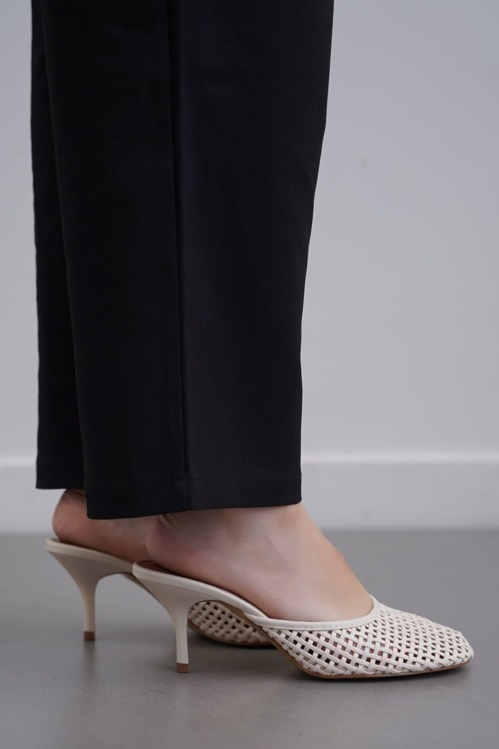 CREAM BALLET HEELS