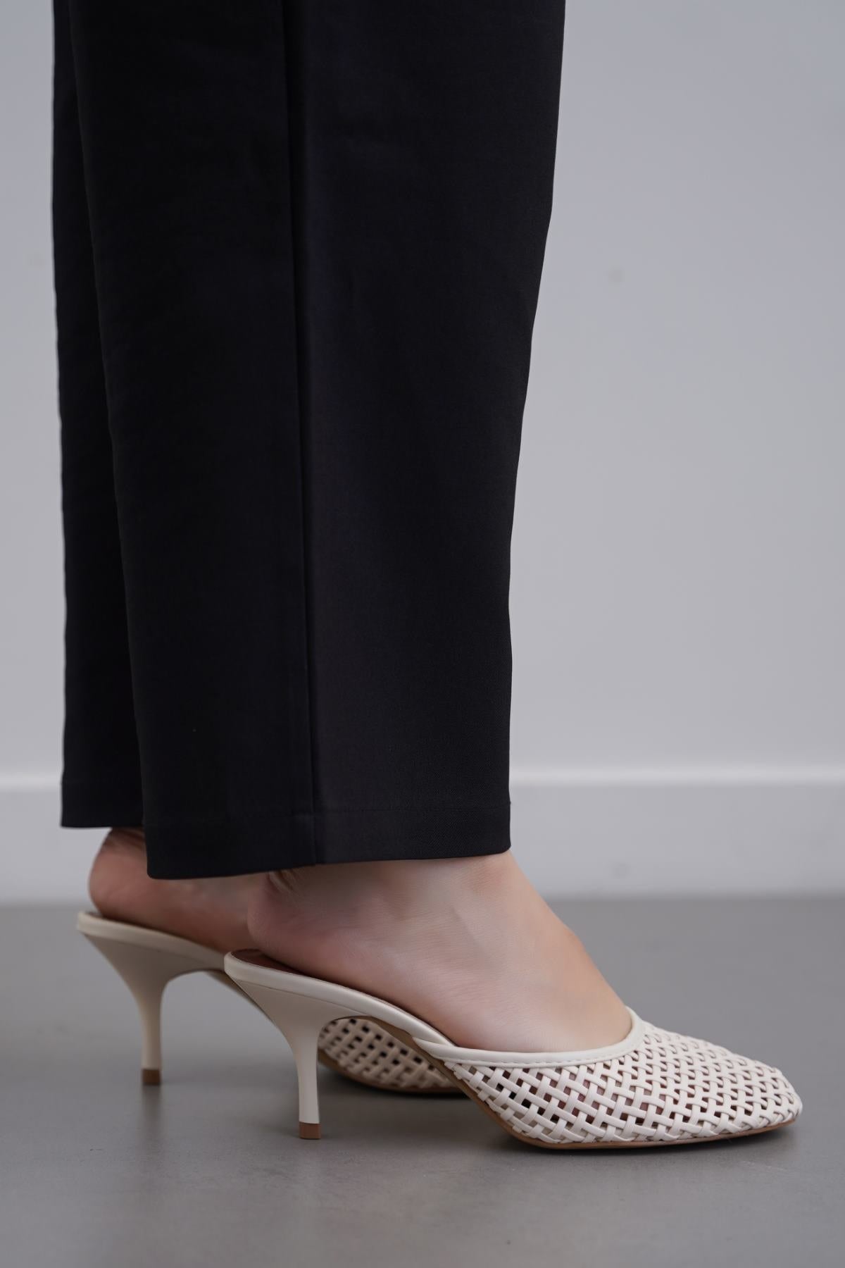 CREAM BALLET HEELS