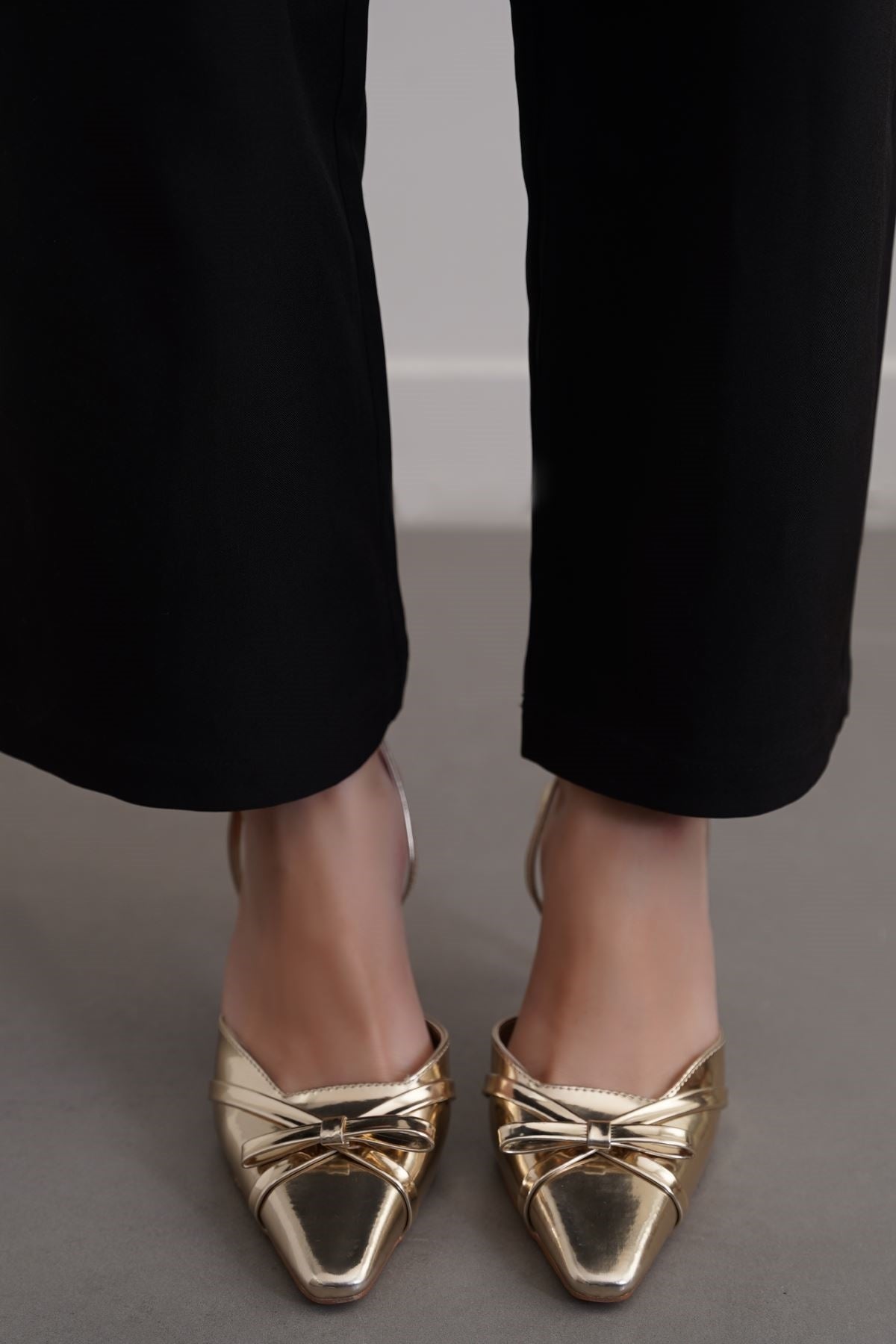 GOLD HOLLYWOOD BOW HEELS