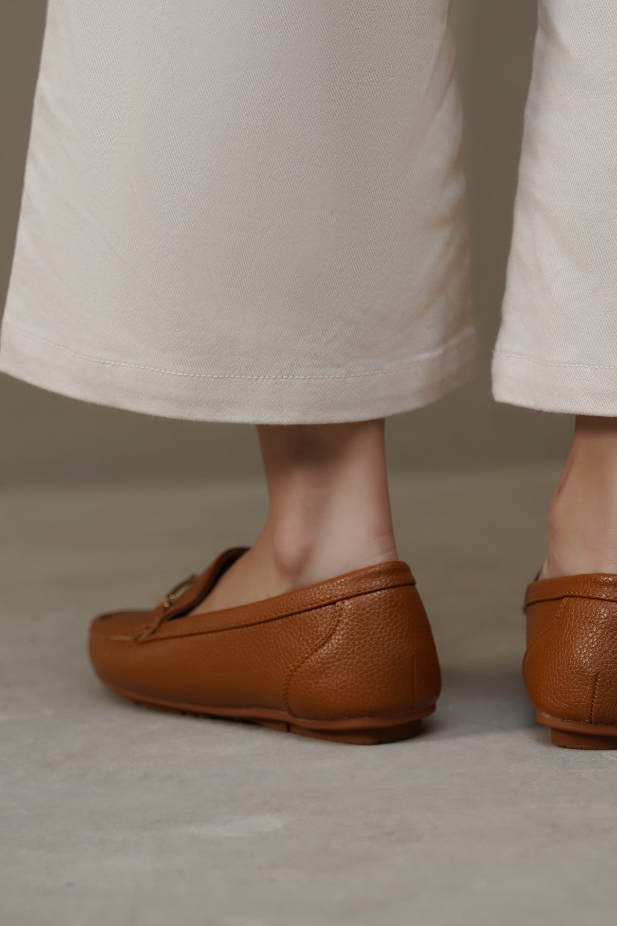 CAMEL BUCKLE MAMA MOCCASINS