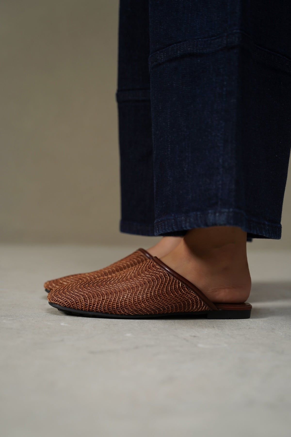 BROWN SOFT BR MULES
