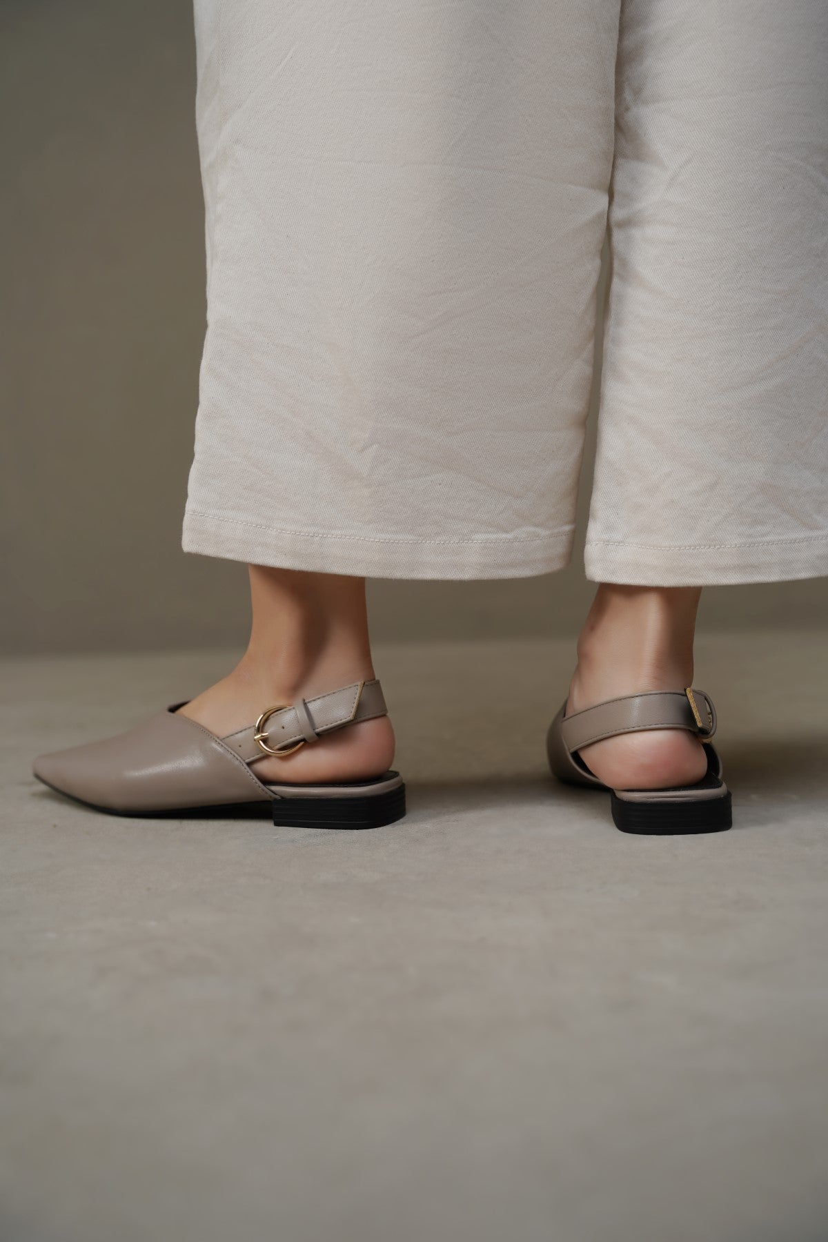 TAUPE SLINGBACK PUMPS