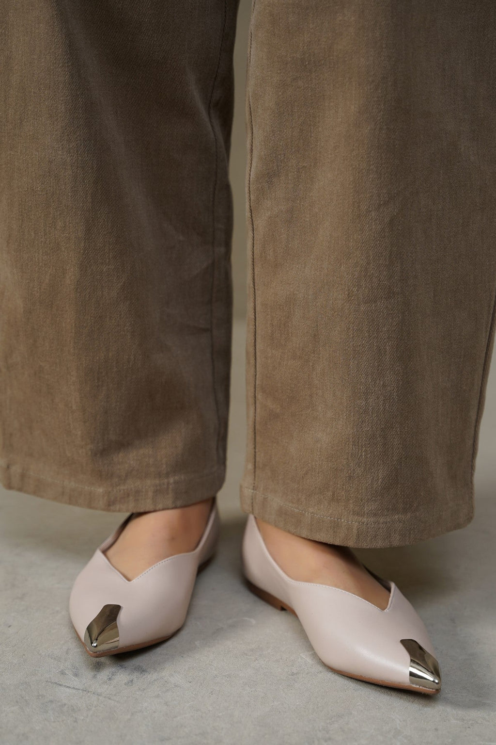 OFF WHITE GILDED TIP FLATS