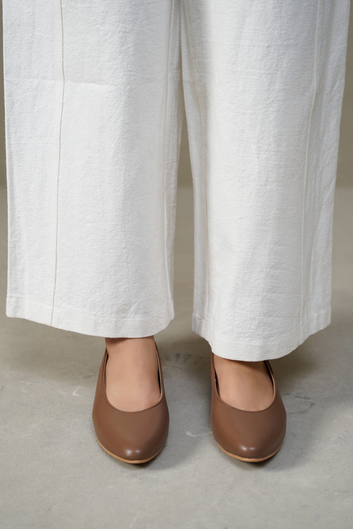 KHAKI MINI HEEL PUMPS