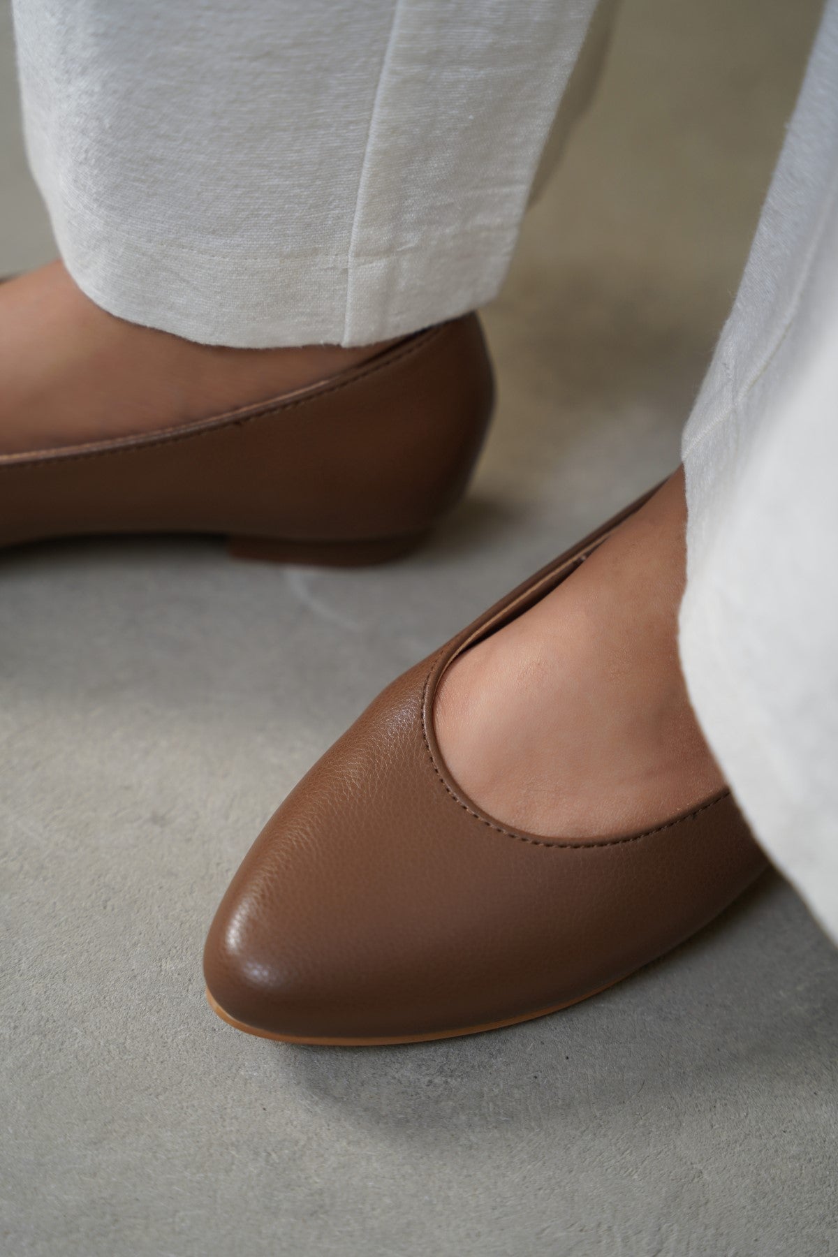 KHAKI MINI HEEL PUMPS