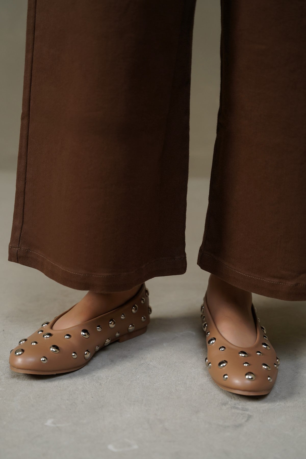 TAUPE STUDDED STREET PUMPS