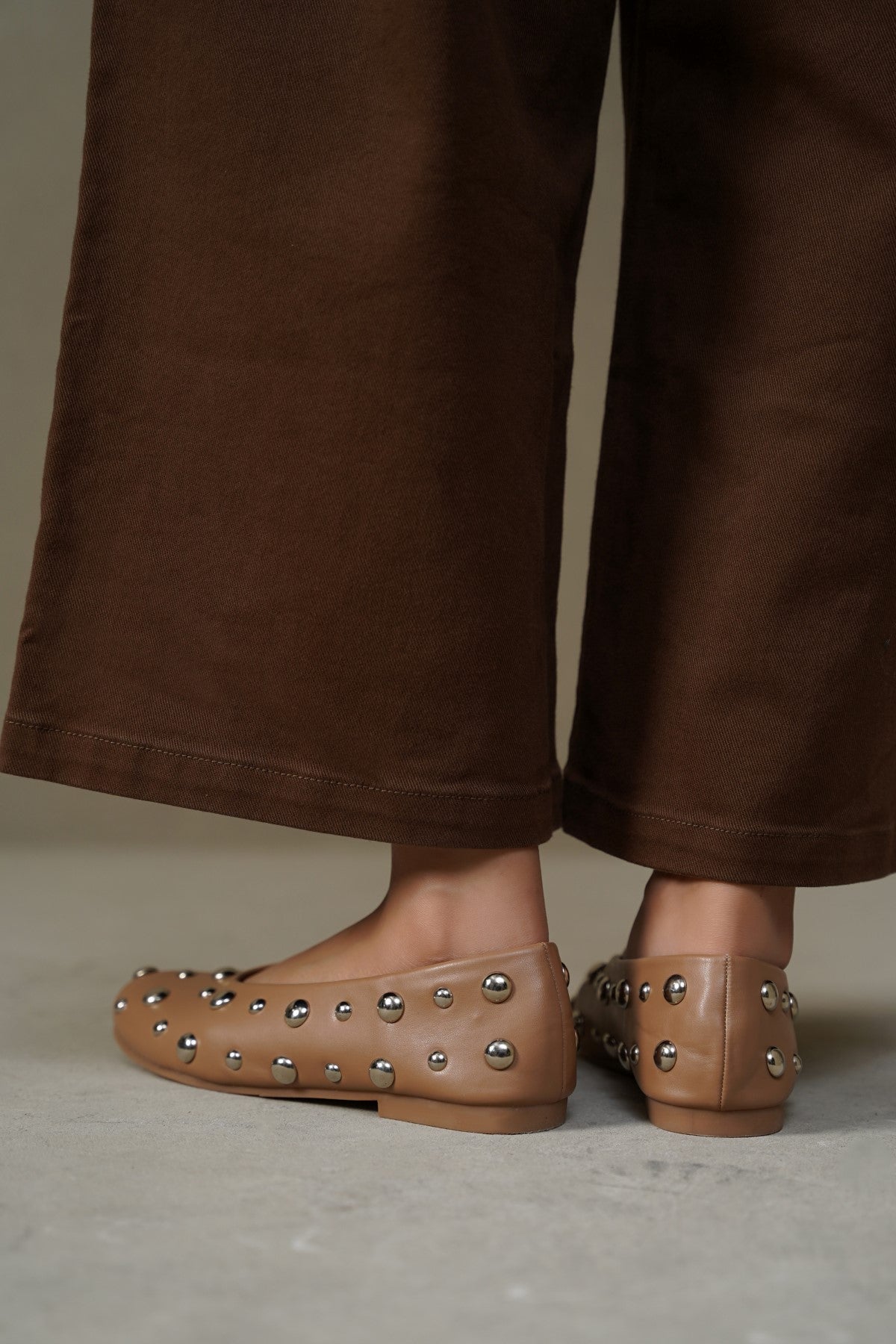 TAUPE STUDDED STREET PUMPS