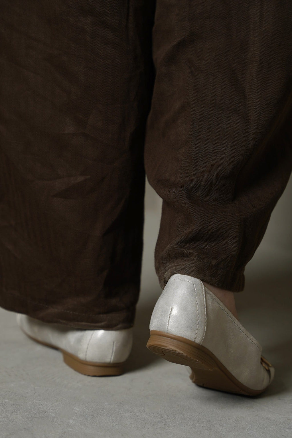 GOLD TOE-CAP MAMA PUMPS