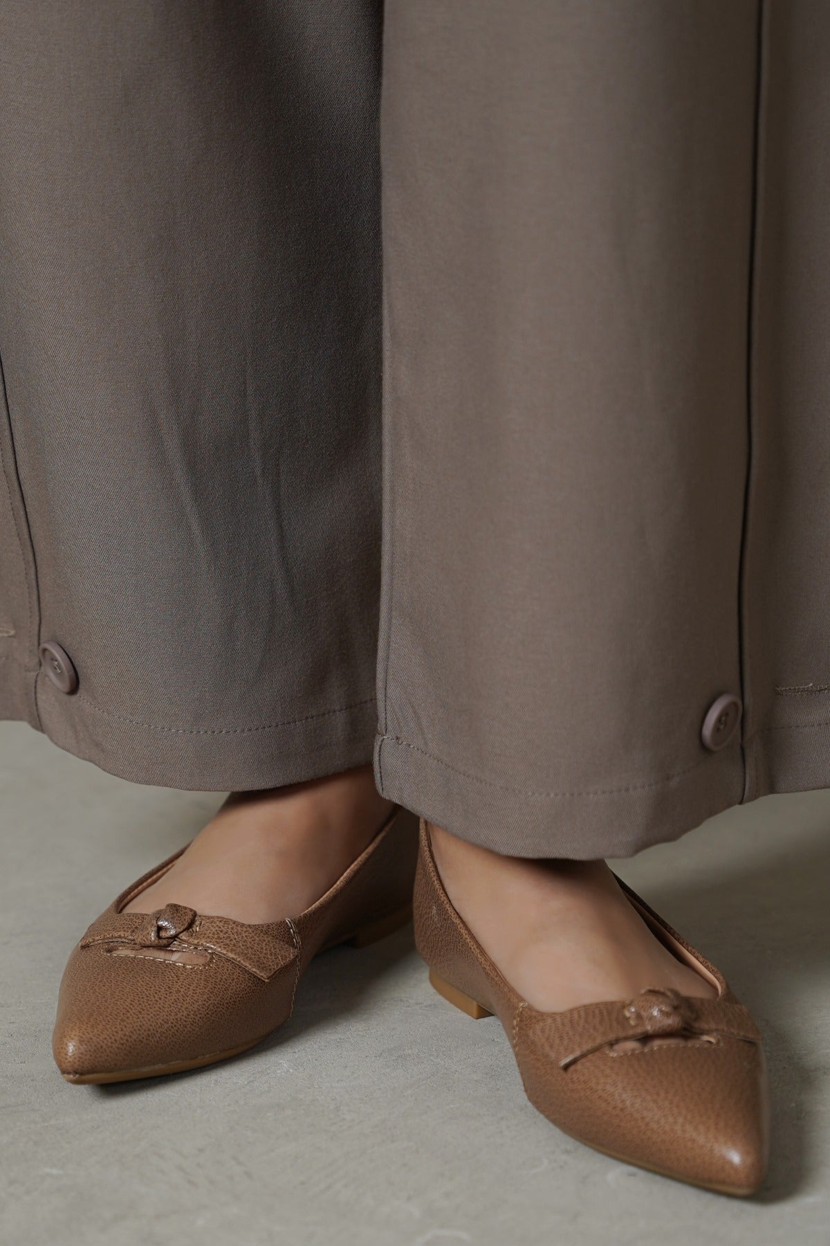 DARK BEIGE TEXTURED LEATHER PUMPS