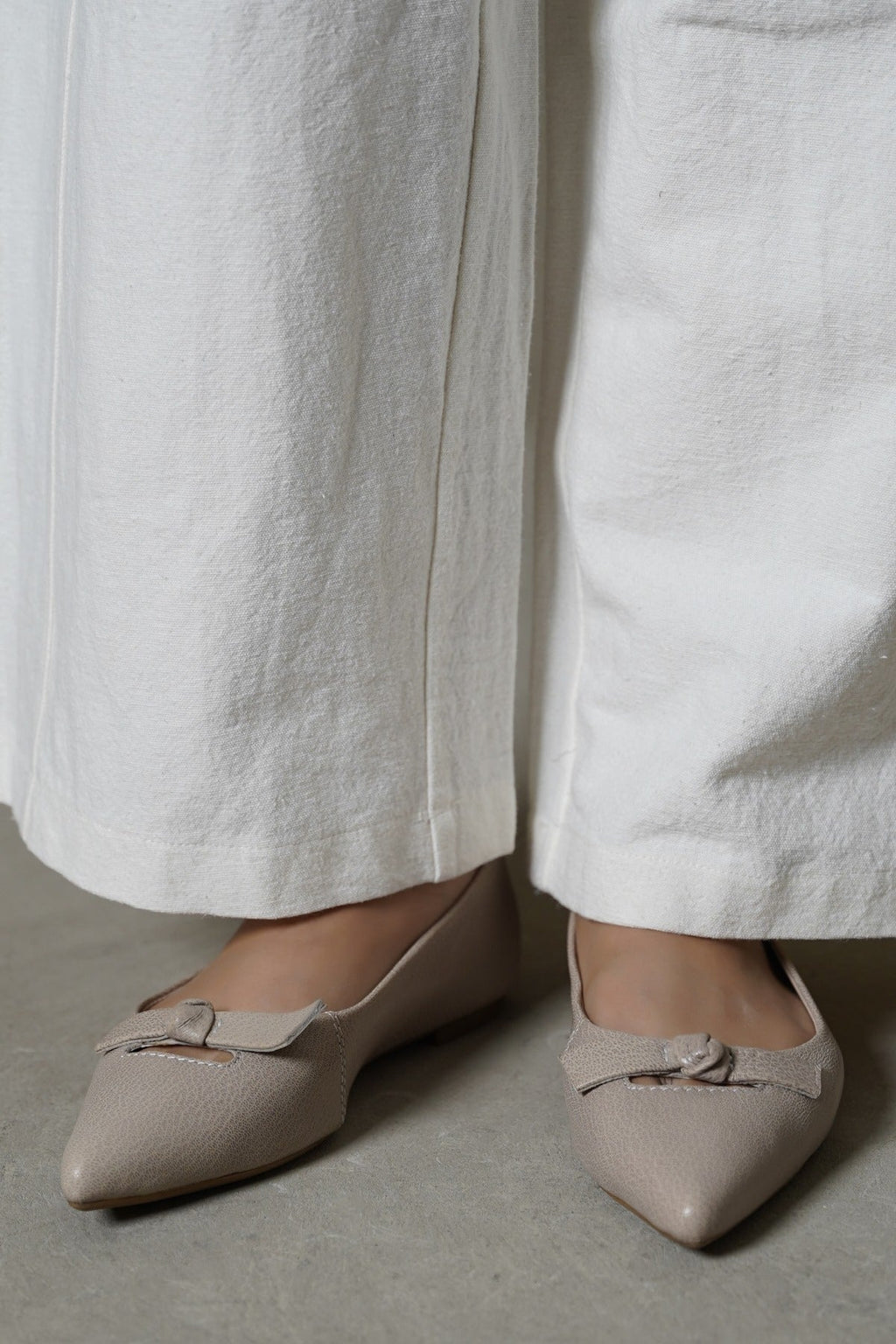 TAUPE TEXTURED LEATHER PUMPS