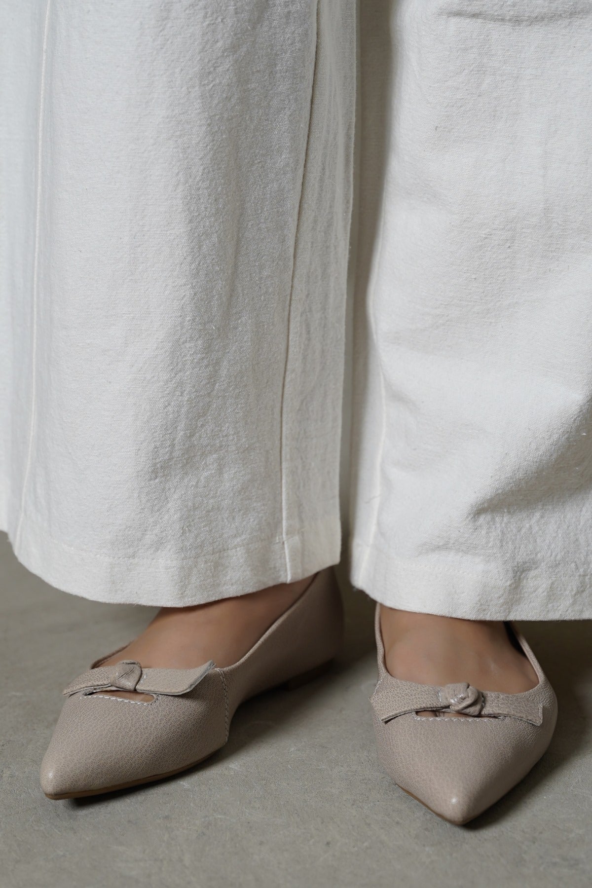 TAUPE TEXTURED LEATHER PUMPS