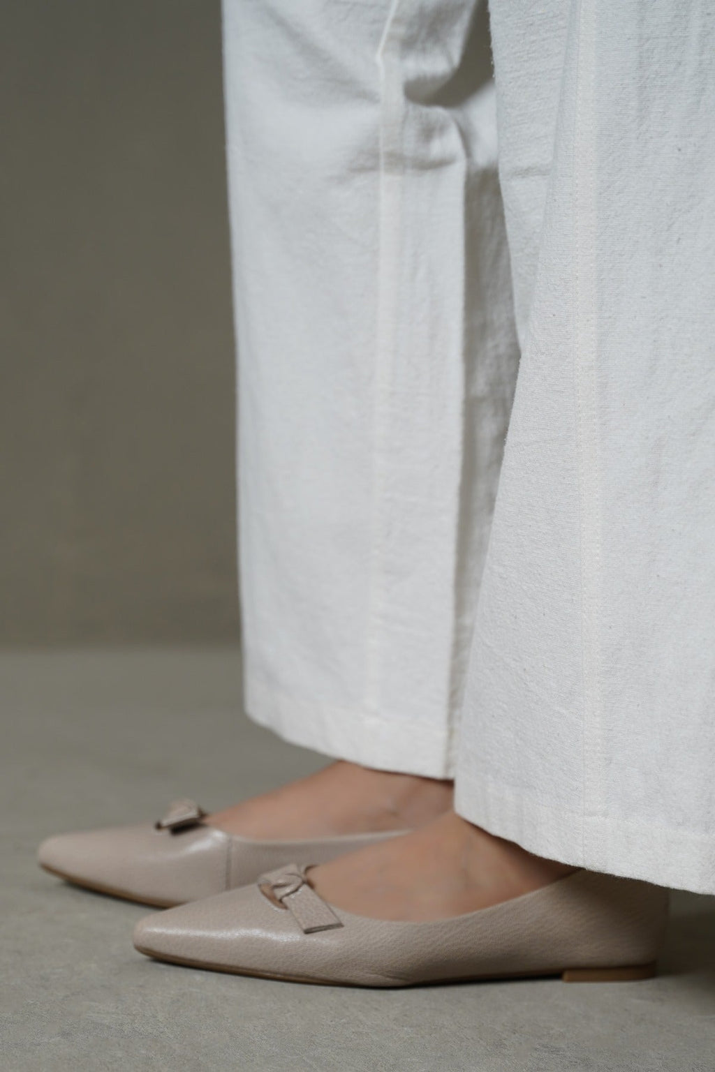 TAUPE TEXTURED LEATHER PUMPS