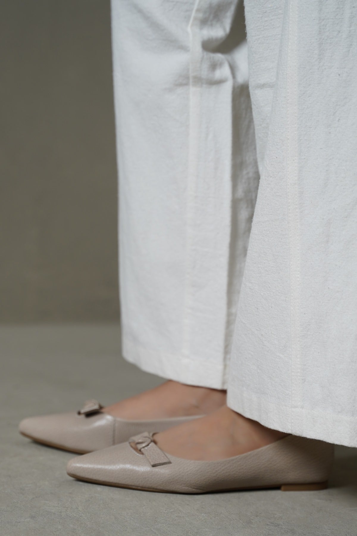 TAUPE TEXTURED LEATHER PUMPS