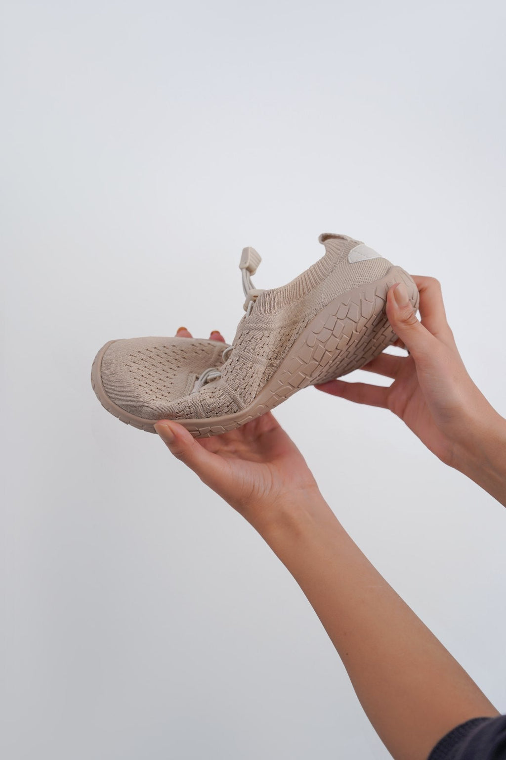 BEIGE CITY WALKING SNEAKERS