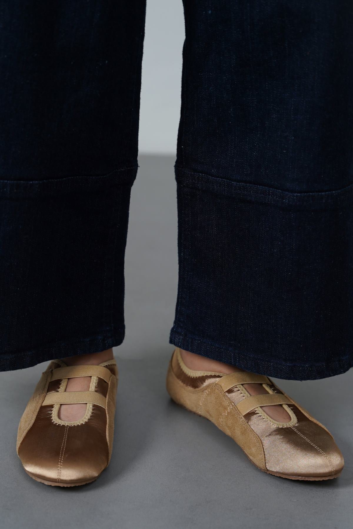 TAUPE SATIN SNEAKERINA