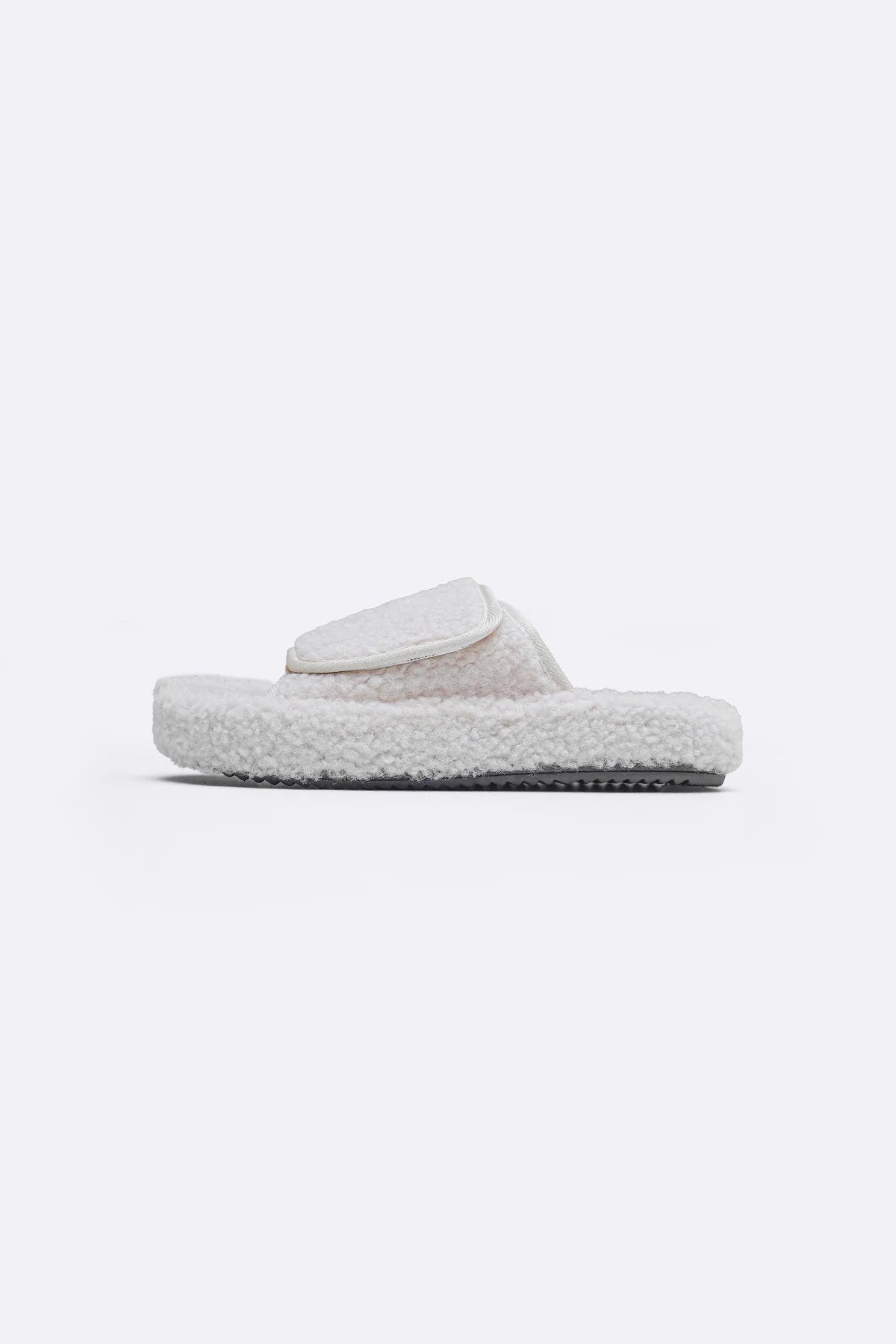 CREAM TEDDY FUR SLIDES
