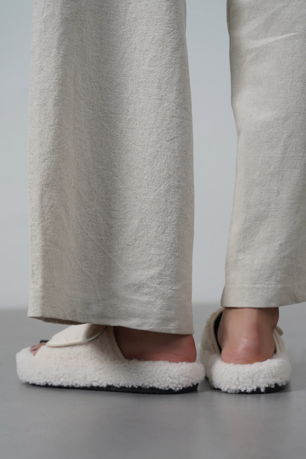 CREAM TEDDY FUR SLIDES