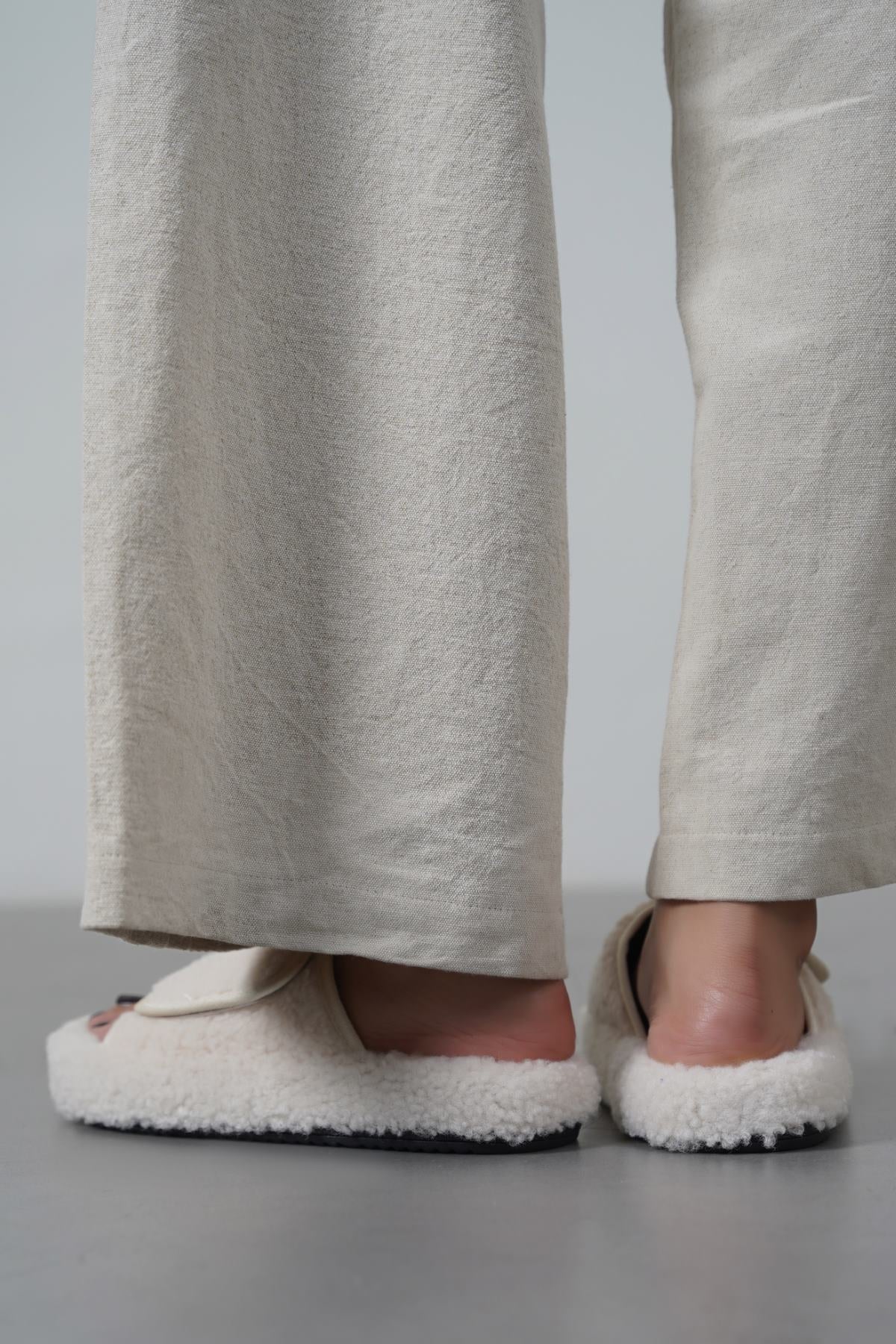 CREAM TEDDY FUR SLIDES