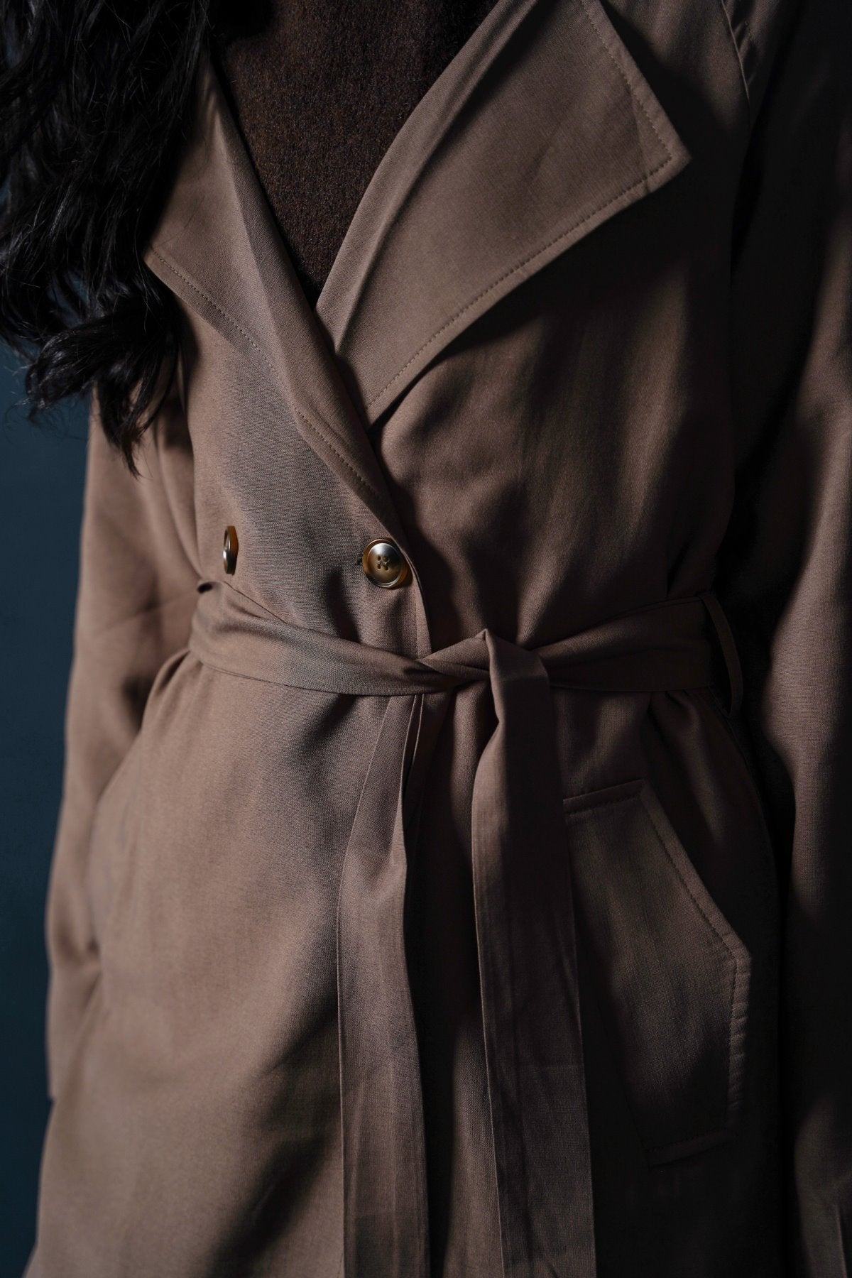 BROWN ESSENTIAL TRENCH COAT